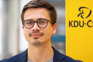 Tohle je začátek konce vaší vlády, hřímal mladý lidovec směrem k ANO, SPD a Motoristům. Tleskají Pártlová i Krejčík - Super.cz
